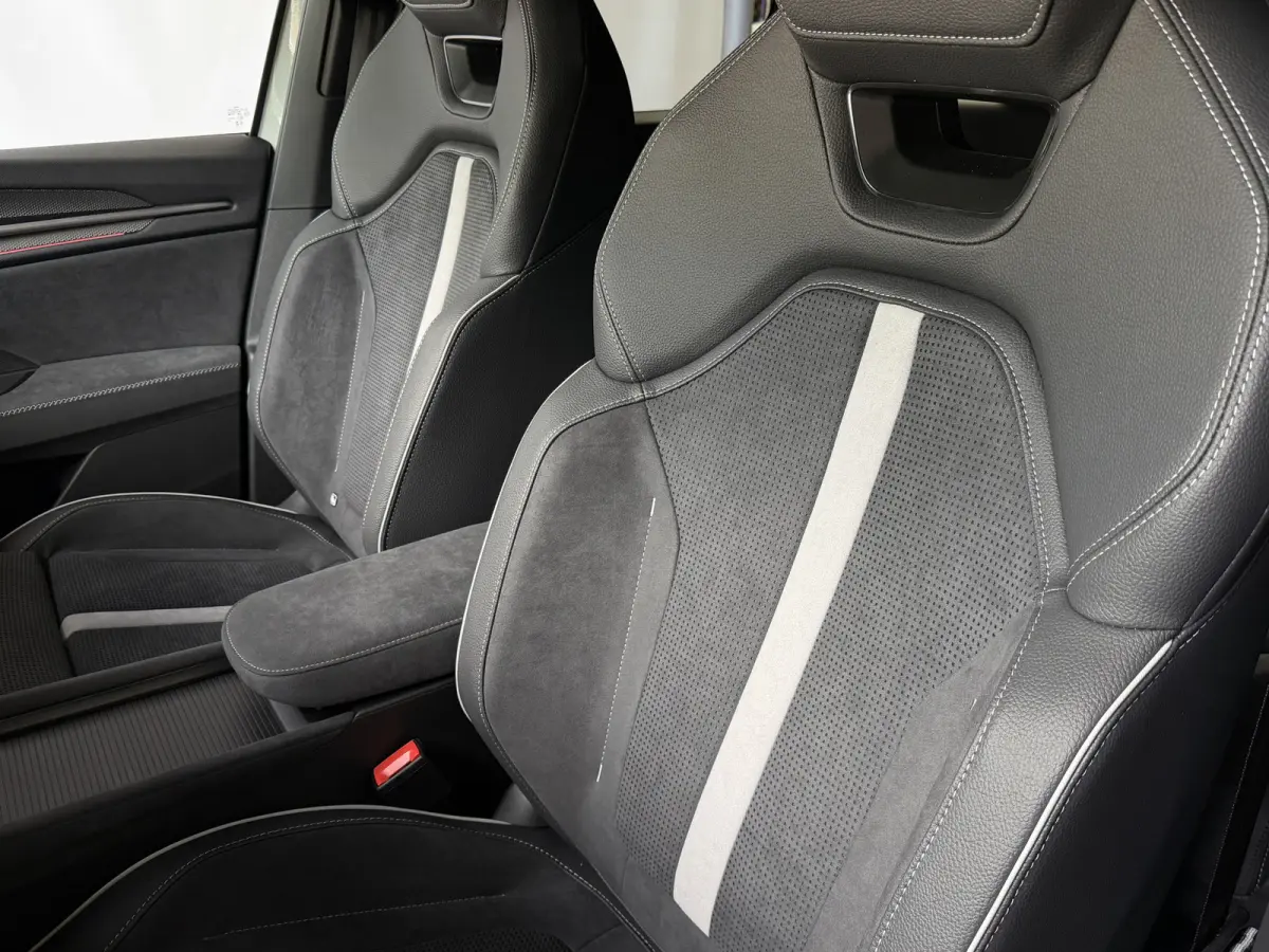 Sportline iV Gloednieuw (PHEV 120KM) DSG | Panorama | Trekhaak | Matrix LED | 20" Rila | Memory | ACC | Camera | Virtual Cockpit. plug in hybrid