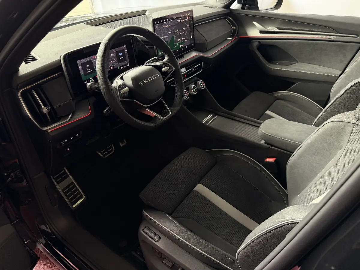 Sportline iV Gloednieuw (PHEV 120KM) DSG | Panorama | Trekhaak | Matrix LED | 20" Rila | Memory | ACC | Camera | Virtual Cockpit. plug in hybrid