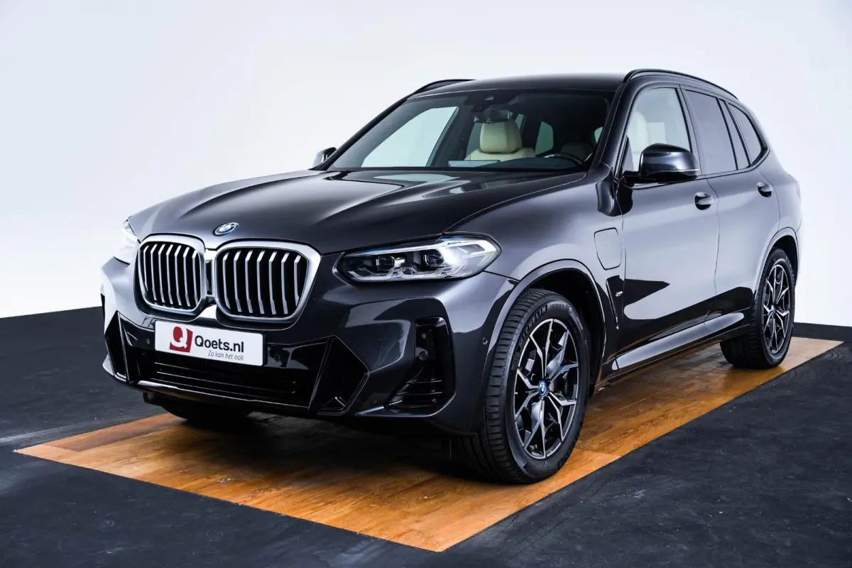 xDrive30e M Sport - Elektrisch verstelbare/verwarmde stoelen - Parking/Driving Assistant - Comfort Access - Geluiddempende/Getinte Ruiten - BMW Live Cockpit Professional -