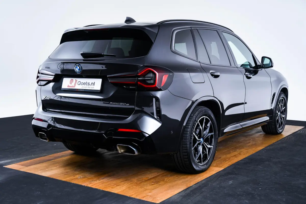 xDrive30e M Sport - Elektrisch verstelbare/verwarmde stoelen - Parking/Driving Assistant - Comfort Access - Geluiddempende/Getinte Ruiten - BMW Live Cockpit Professional -