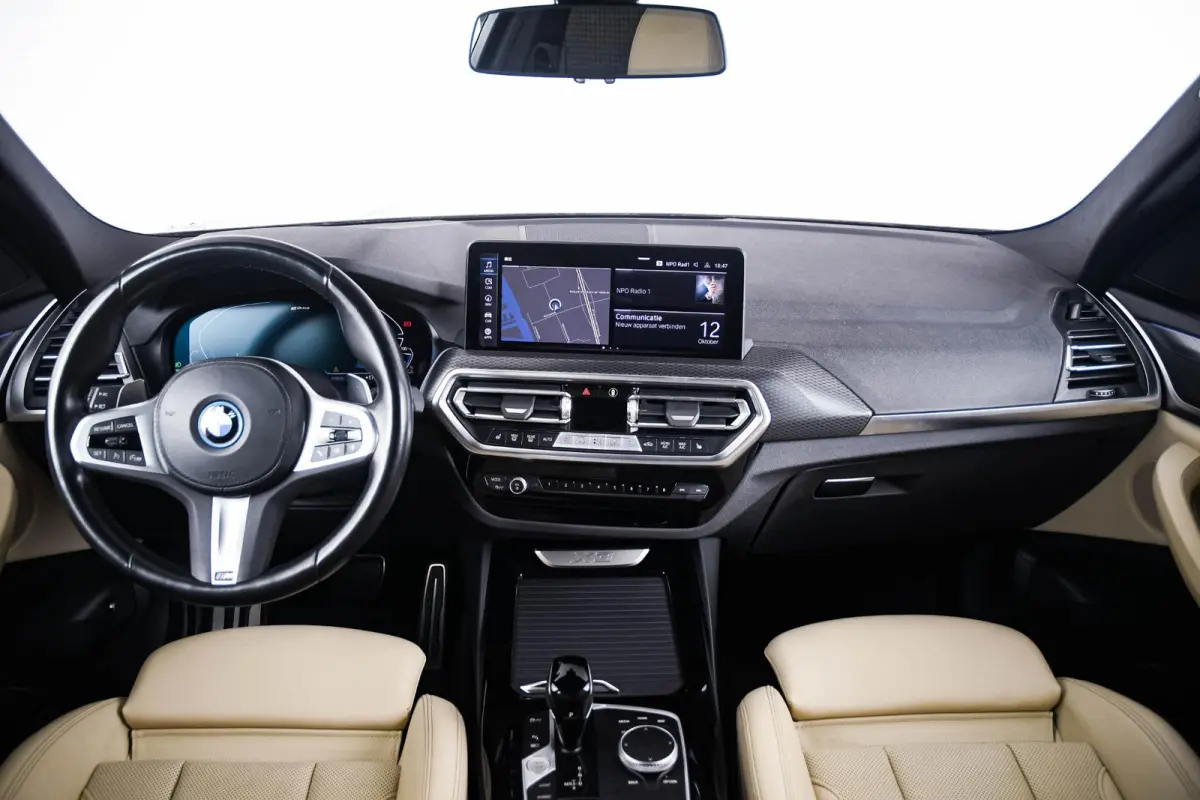 xDrive30e M Sport - Elektrisch verstelbare/verwarmde stoelen - Parking/Driving Assistant - Comfort Access - Geluiddempende/Getinte Ruiten - BMW Live Cockpit Professional -