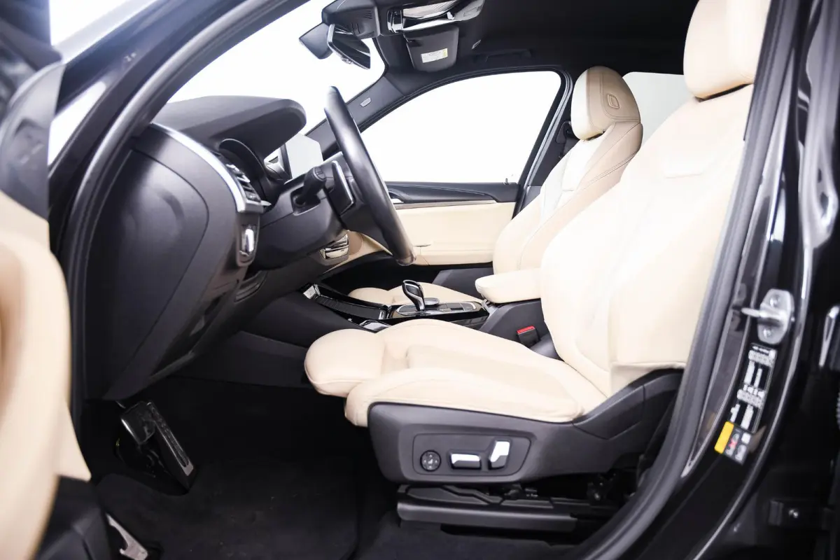 xDrive30e M Sport - Elektrisch verstelbare/verwarmde stoelen - Parking/Driving Assistant - Comfort Access - Geluiddempende/Getinte Ruiten - BMW Live Cockpit Professional -