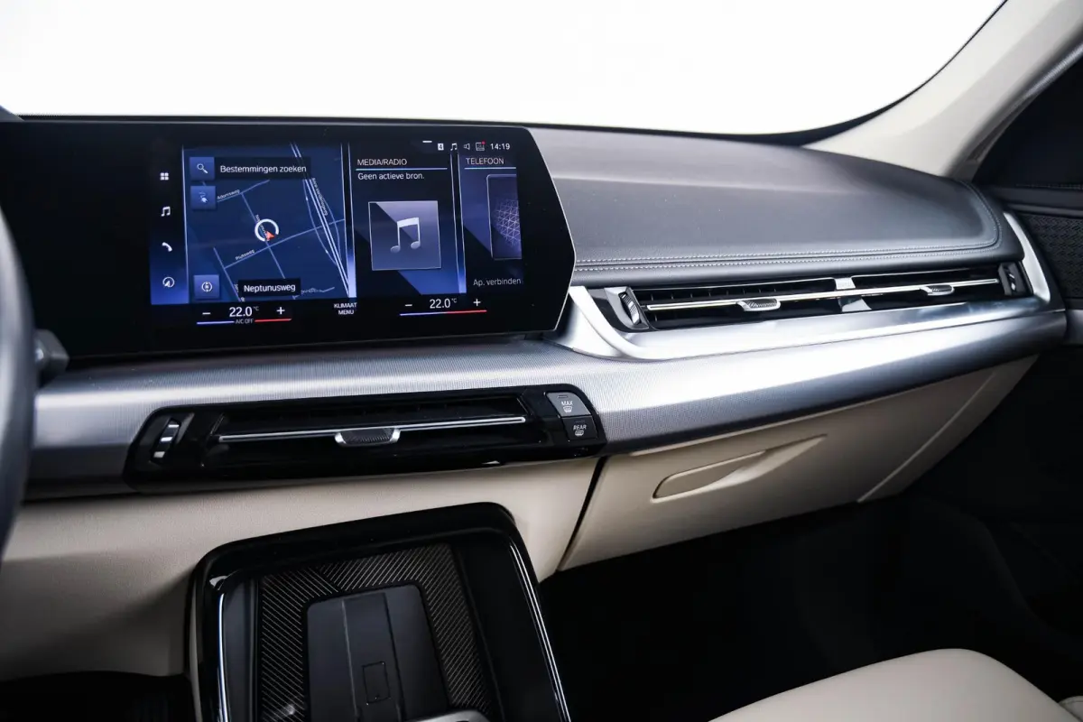 xDrive30 67 kWh xLine - Panoramadak - Driving Assistant Professional - Head up - omfort Access - Getinte Ruiten - Sportstoelen - Parking Assistant Plus - Grootlichtassistent -