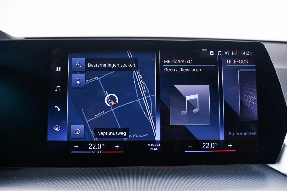 xDrive30 67 kWh xLine - Panoramadak - Driving Assistant Professional - Head up - omfort Access - Getinte Ruiten - Sportstoelen - Parking Assistant Plus - Grootlichtassistent -
