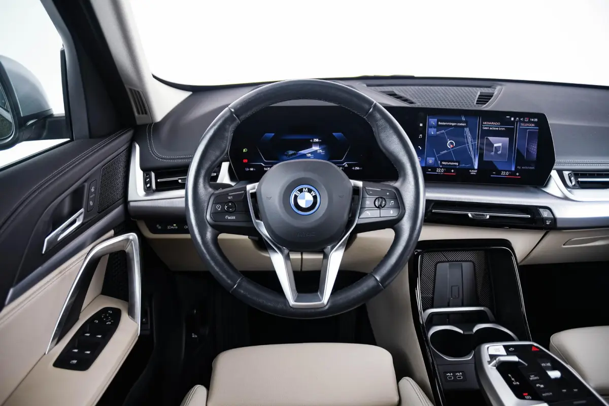 xDrive30 67 kWh xLine - Panoramadak - Driving Assistant Professional - Head up - omfort Access - Getinte Ruiten - Sportstoelen - Parking Assistant Plus - Grootlichtassistent -