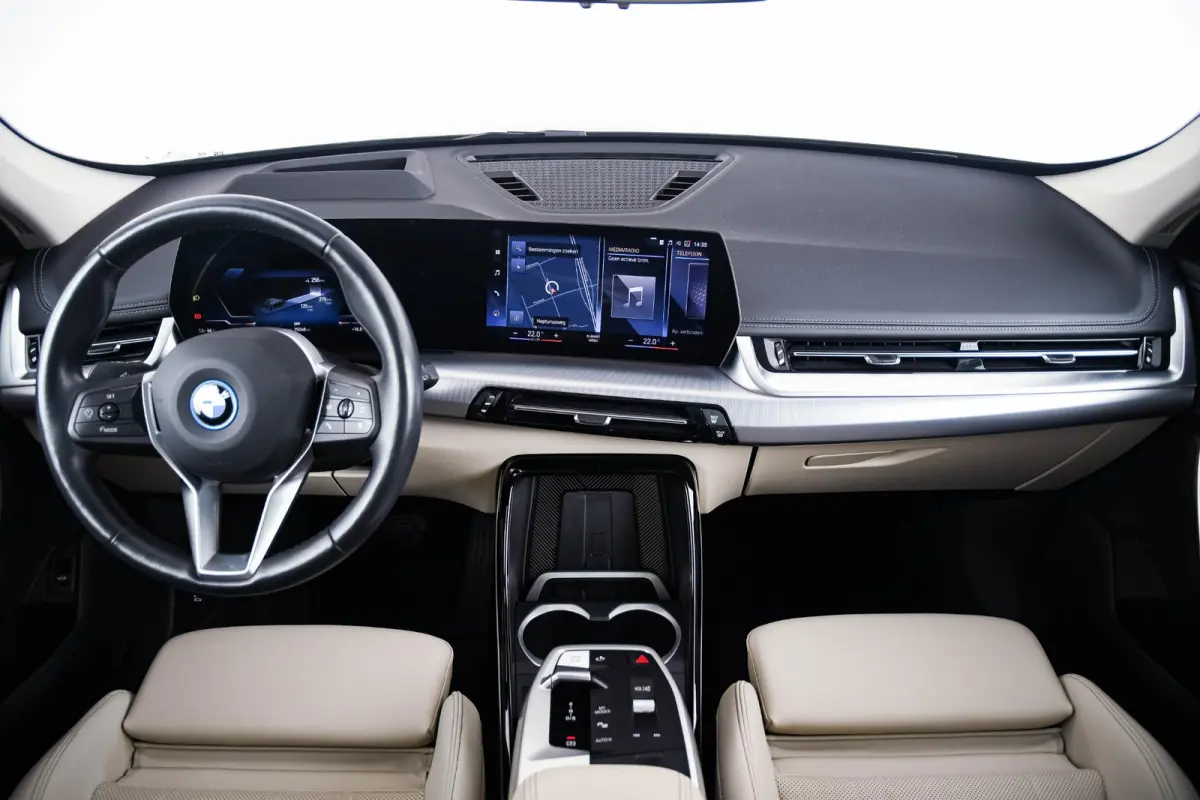 xDrive30 67 kWh xLine - Panoramadak - Driving Assistant Professional - Head up - omfort Access - Getinte Ruiten - Sportstoelen - Parking Assistant Plus - Grootlichtassistent -