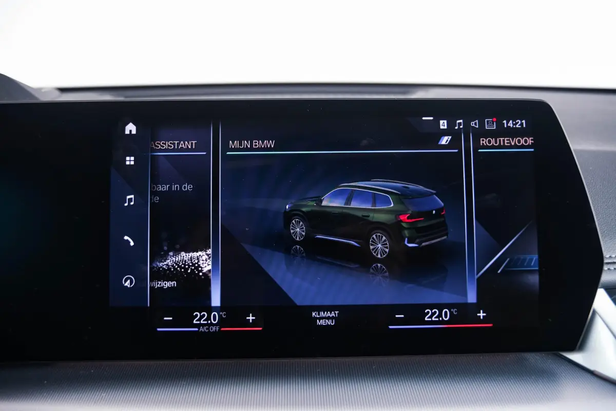 xDrive30 67 kWh xLine - Panoramadak - Driving Assistant Professional - Head up - omfort Access - Getinte Ruiten - Sportstoelen - Parking Assistant Plus - Grootlichtassistent -
