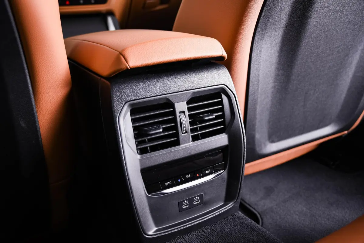 eDrive40 M Sport Edition 84 kWh COMFORT PACK - INNOVATION PACK - Harman Kardon - Getinte Ruiten - Comfort Access - Parking Assistant Plus - Head up - Elektrisch verwarmde voorstoelen -