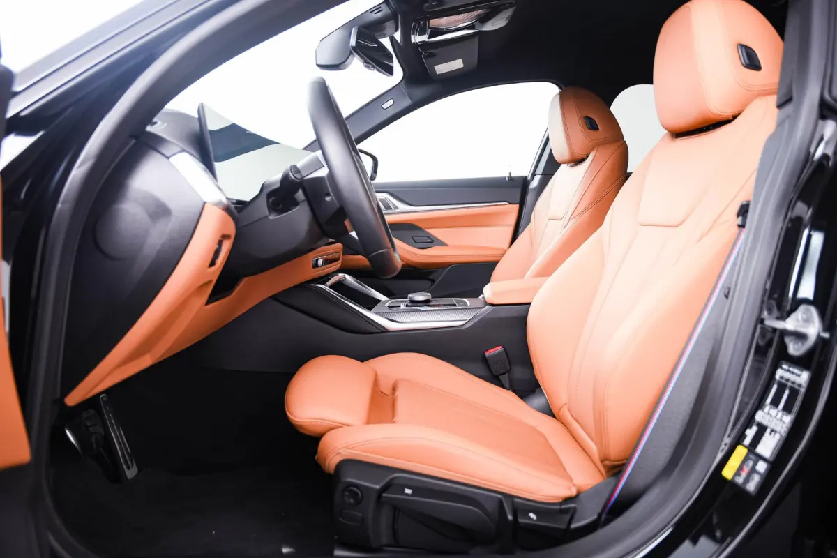 eDrive40 M Sport Edition 84 kWh COMFORT PACK - INNOVATION PACK - Harman Kardon - Getinte Ruiten - Comfort Access - Parking Assistant Plus - Head up - Elektrisch verwarmde voorstoelen -