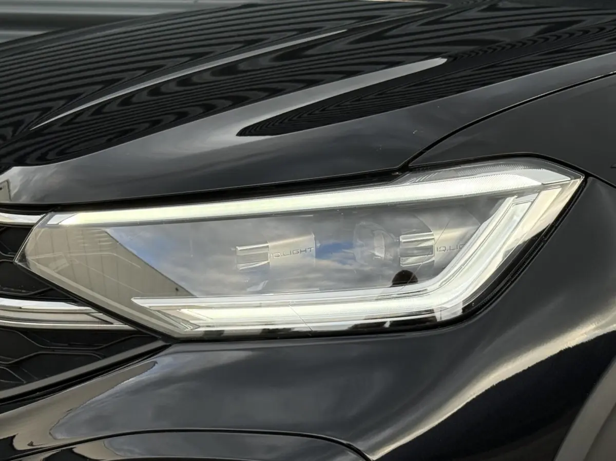 1.0TSI R-Line|PANO|IQ|ACC|CARPLAY|