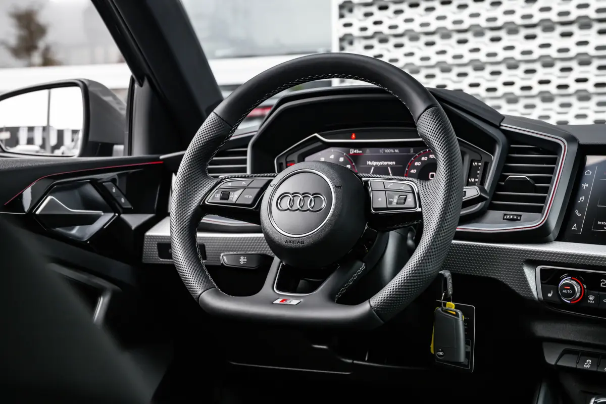 S edition | Achteruitrijcamera | Airconditioning 2-zone | Audi smartphone interface