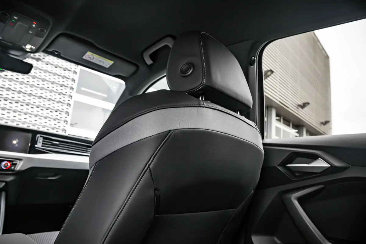 S edition | Achteruitrijcamera | Airconditioning 2-zone | Audi smartphone interface