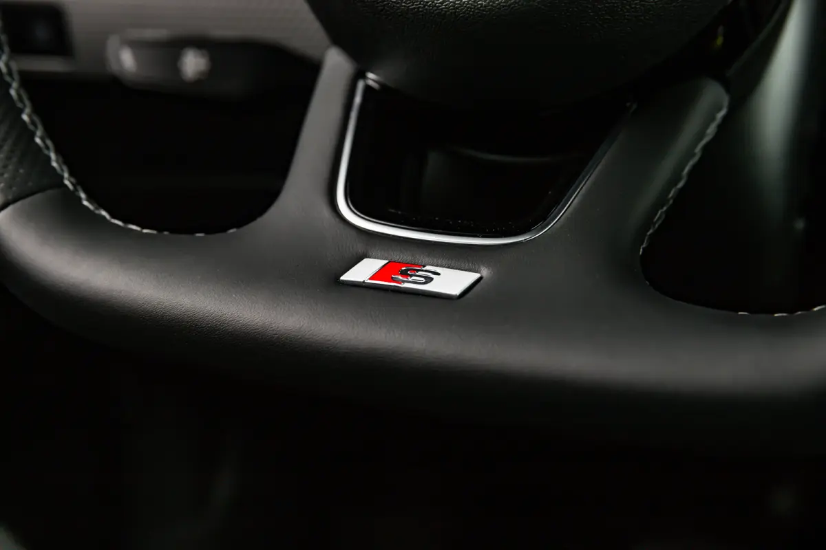 S edition | Achteruitrijcamera | Airconditioning 2-zone | Audi smartphone interface