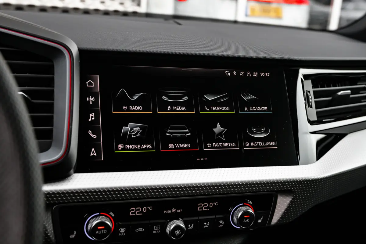 S edition | Achteruitrijcamera | Airconditioning 2-zone | Audi smartphone interface
