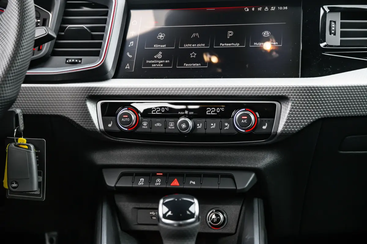 S edition | Achteruitrijcamera | Airconditioning 2-zone | Audi smartphone interface
