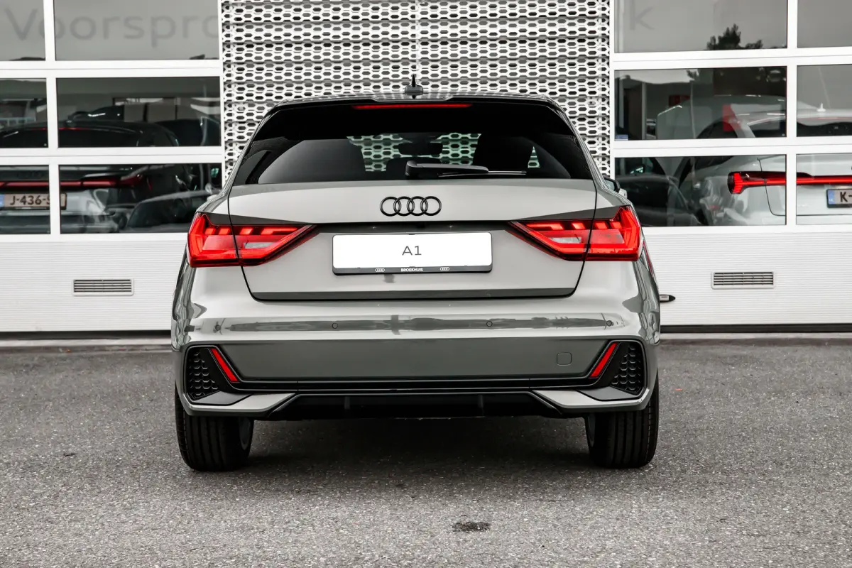 S edition | Achteruitrijcamera | Airconditioning 2-zone | Audi smartphone interface