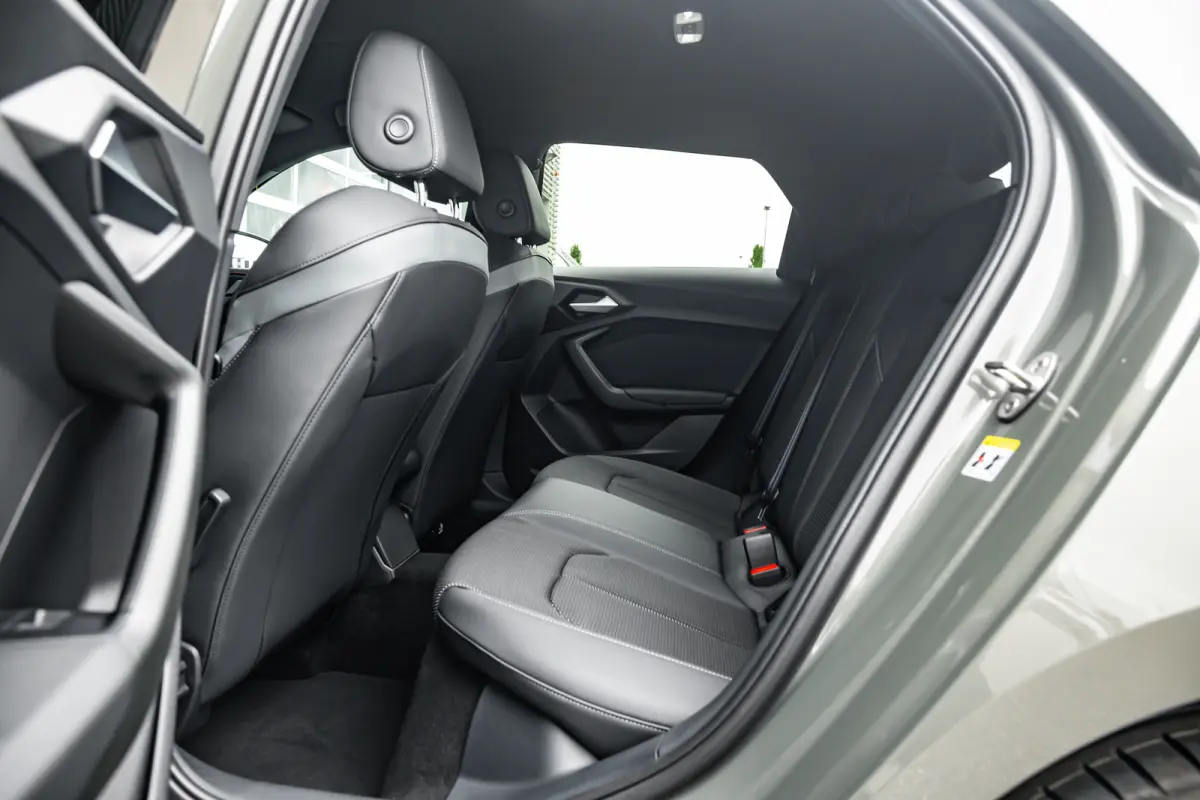 S edition | Achteruitrijcamera | Airconditioning 2-zone | Audi smartphone interface