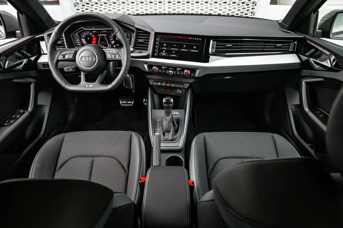 S edition | Achteruitrijcamera | Airconditioning 2-zone | Audi smartphone interface