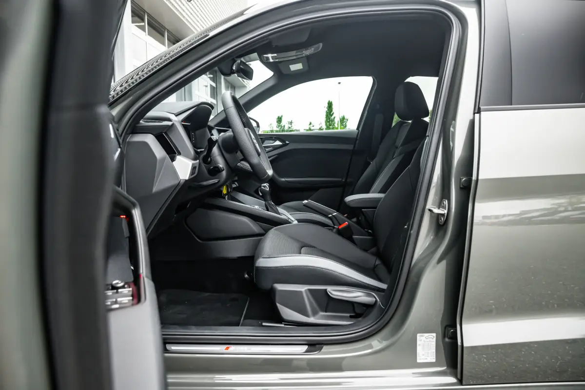 S edition | Achteruitrijcamera | Airconditioning 2-zone | Audi smartphone interface