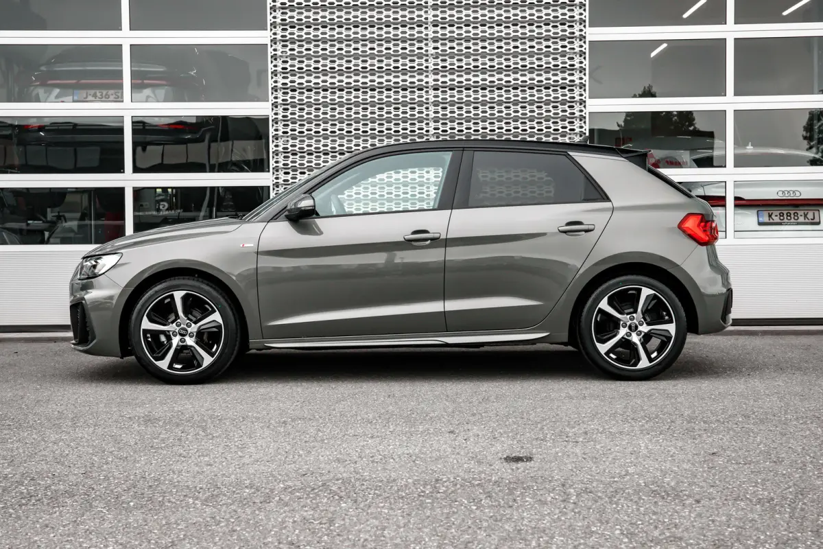 S edition | Achteruitrijcamera | Airconditioning 2-zone | Audi smartphone interface