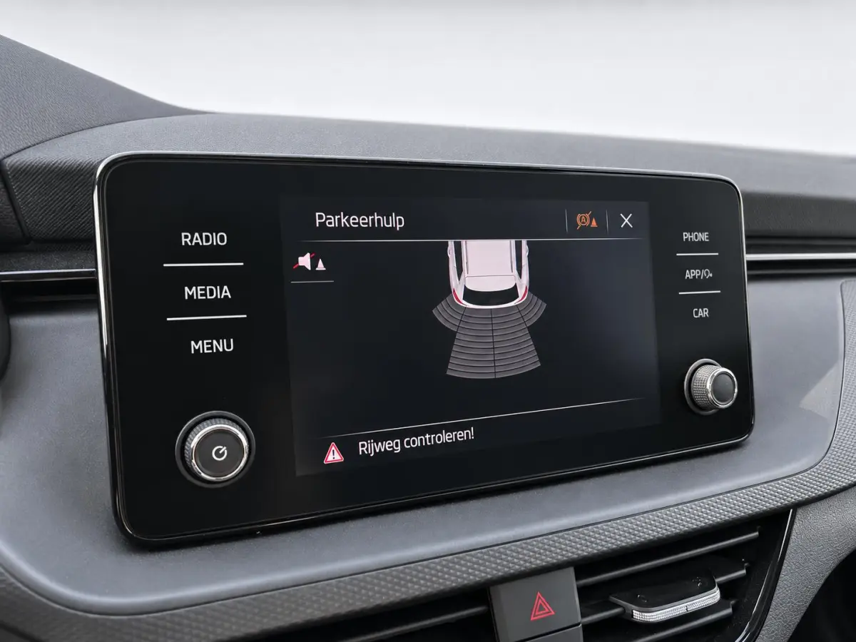 1.0 TSI 110pk DSG Ambition Navigatie Apple CarPlay Android Auto Parkeerhulp achter Adaptive Cruise Control Stoelverwarming Airco Lichtmetalen velgen