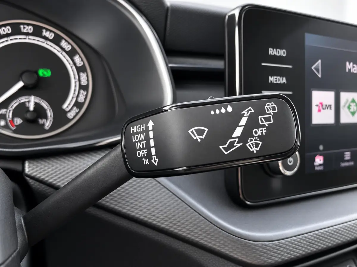 1.0 TSI 110pk DSG Ambition Navigatie Apple CarPlay Android Auto Parkeerhulp achter Adaptive Cruise Control Stoelverwarming Airco Lichtmetalen velgen