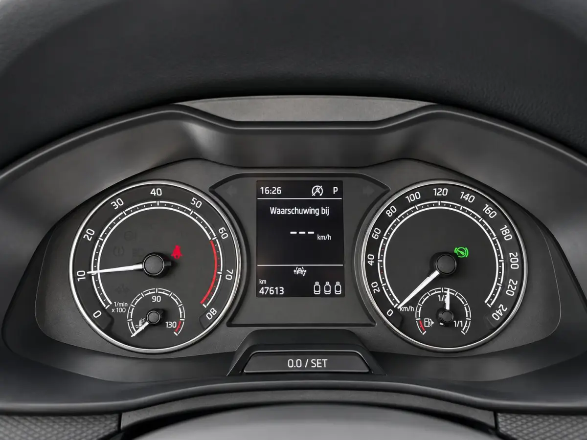 1.0 TSI 110pk DSG Ambition Navigatie Apple CarPlay Android Auto Parkeerhulp achter Adaptive Cruise Control Stoelverwarming Airco Lichtmetalen velgen