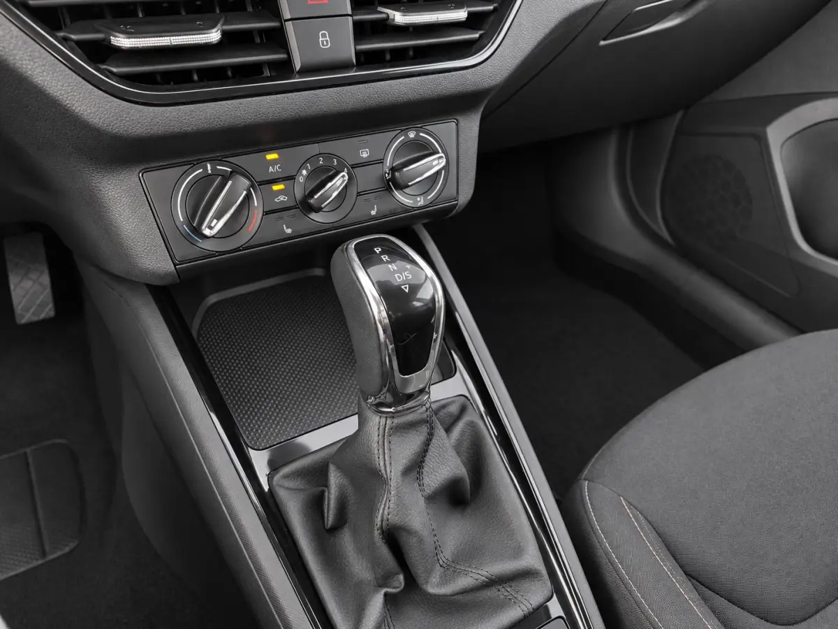 1.0 TSI 110pk DSG Ambition Navigatie Apple CarPlay Android Auto Parkeerhulp achter Adaptive Cruise Control Stoelverwarming Airco Lichtmetalen velgen