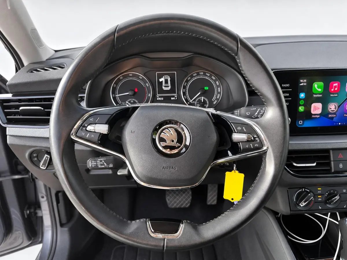 1.0 TSI 110pk DSG Ambition Navigatie Apple CarPlay Android Auto Parkeerhulp achter Adaptive Cruise Control Stoelverwarming Airco Lichtmetalen velgen