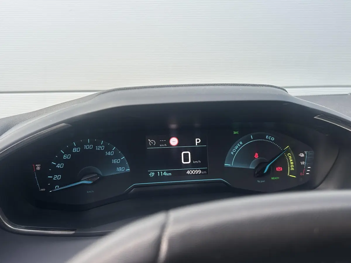 EV Active Pack 50 kWh | Lage KM stand | Cruise Control | Parkeerhulp | Apple CarPlay/Android Auto