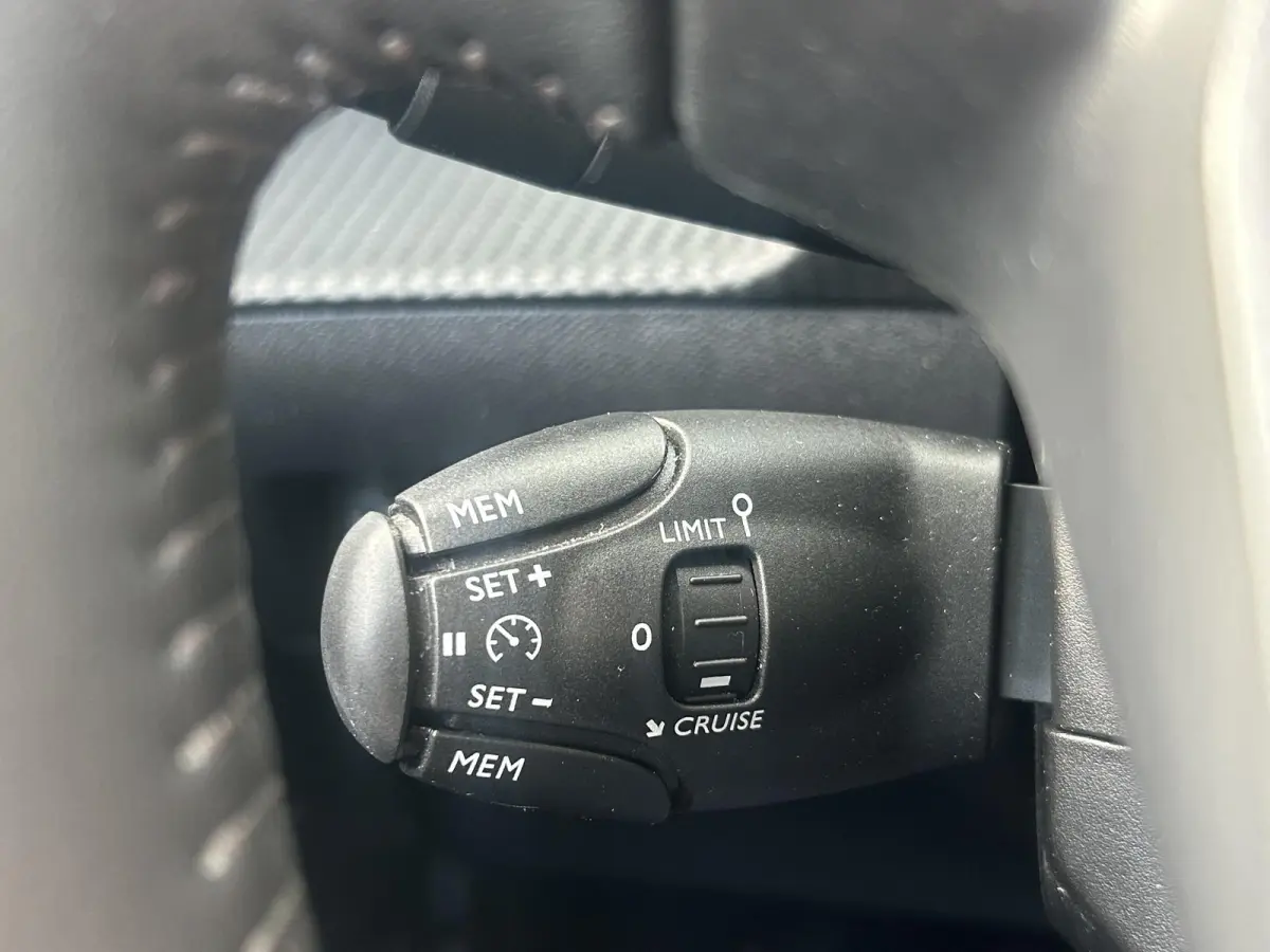 EV Active Pack 50 kWh | Lage KM stand | Cruise Control | Parkeerhulp | Apple CarPlay/Android Auto