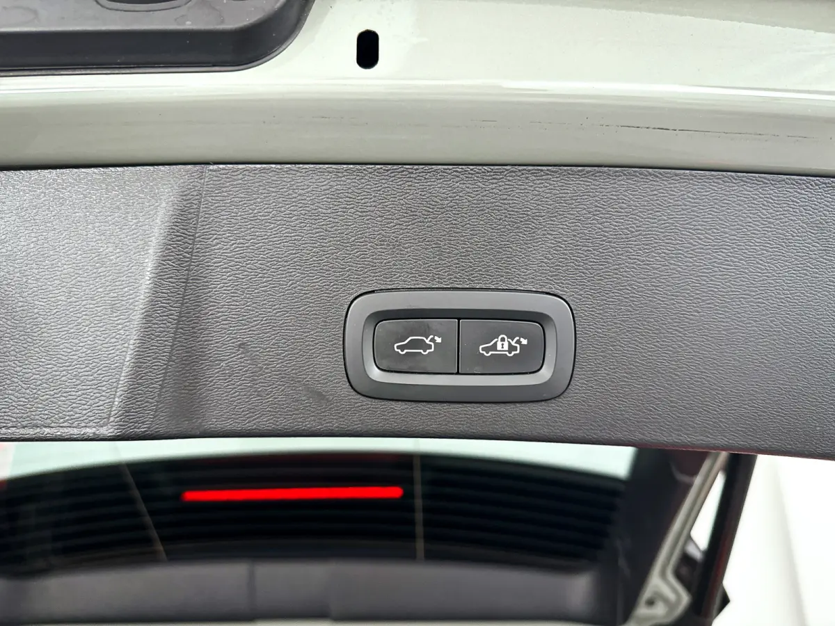 P8 AWD Ultimate | Panoramadak | 360° camera | Harman Kardon | Stoel- en stuurverwarming | Trekhaak