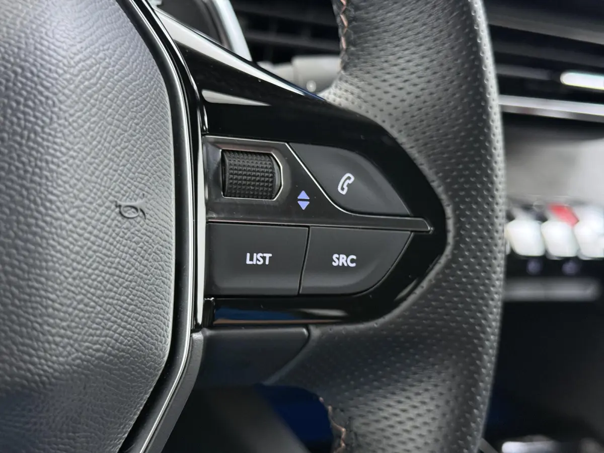 1.2 GT HYBRID 136 7 PERSOONS| ADAPTIVE CRUISE CONTROL| 12.000KM! | STOELVERWARMING| RIJKLAARPRIJS INCL. 12 MND BOVAG GARANTIE|