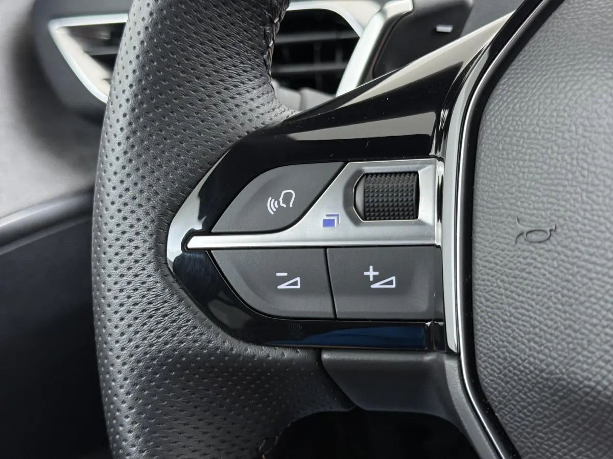 1.2 GT HYBRID 136 7 PERSOONS| ADAPTIVE CRUISE CONTROL| 12.000KM! | STOELVERWARMING| RIJKLAARPRIJS INCL. 12 MND BOVAG GARANTIE|