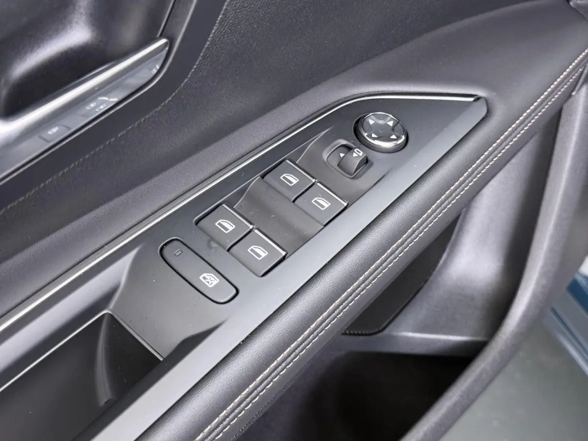 1.2 GT HYBRID 136 7 PERSOONS| ADAPTIVE CRUISE CONTROL| 12.000KM! | STOELVERWARMING| RIJKLAARPRIJS INCL. 12 MND BOVAG GARANTIE|