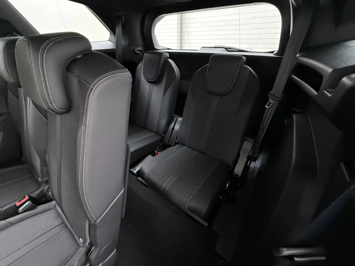 1.2 GT HYBRID 136 7 PERSOONS| ADAPTIVE CRUISE CONTROL| 12.000KM! | STOELVERWARMING| RIJKLAARPRIJS INCL. 12 MND BOVAG GARANTIE|