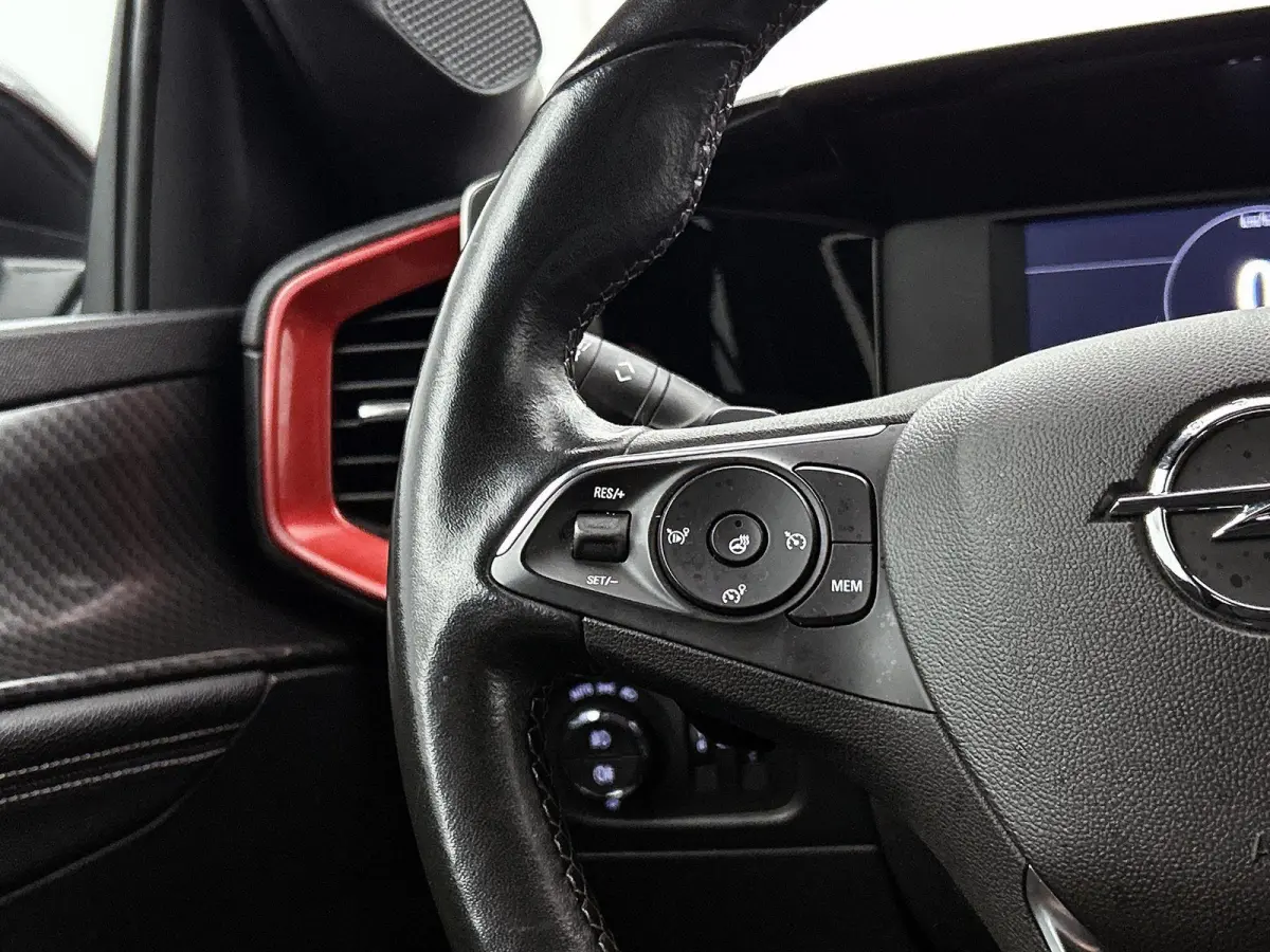 1.2 Turbo GS Line | Apple Carplay/Android Auto | Camera | Climate control