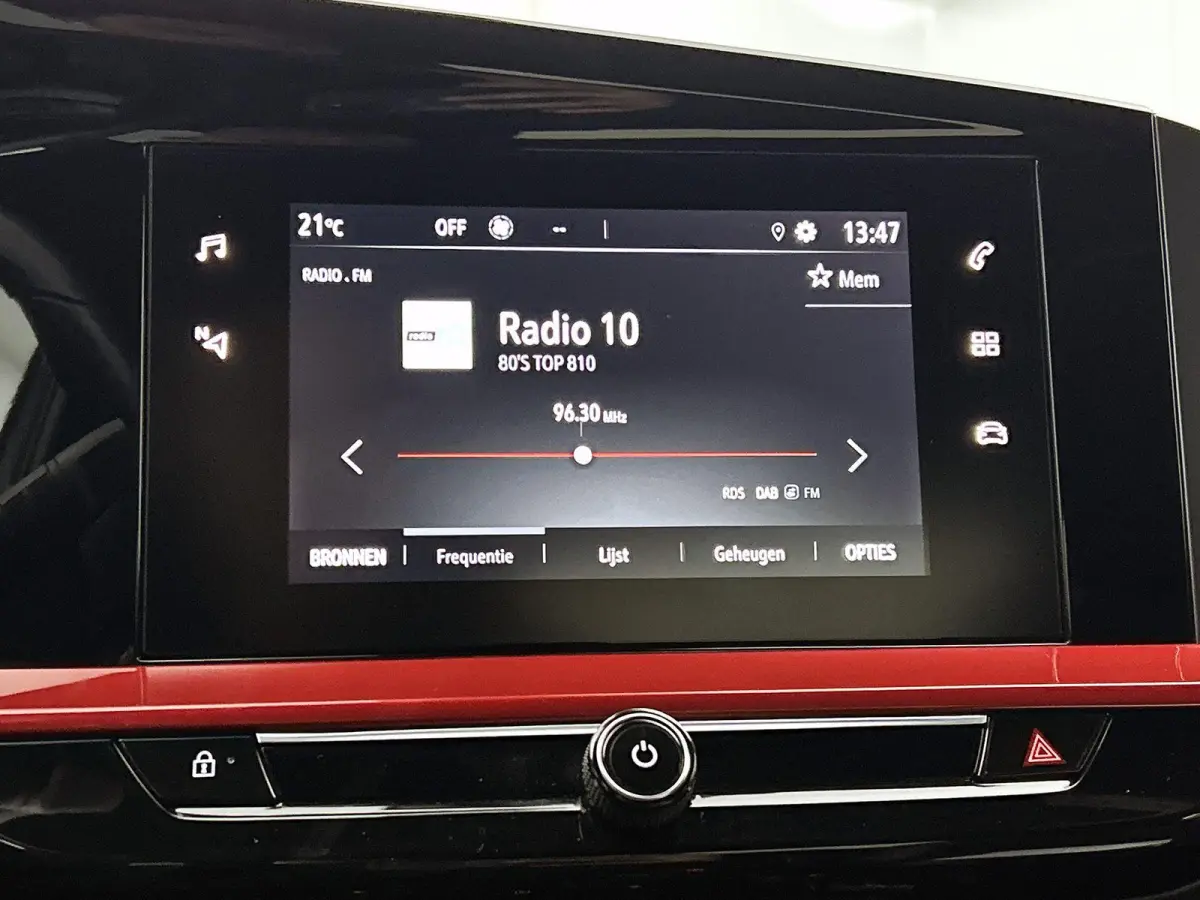 1.2 Turbo GS Line | Apple Carplay/Android Auto | Camera | Climate control