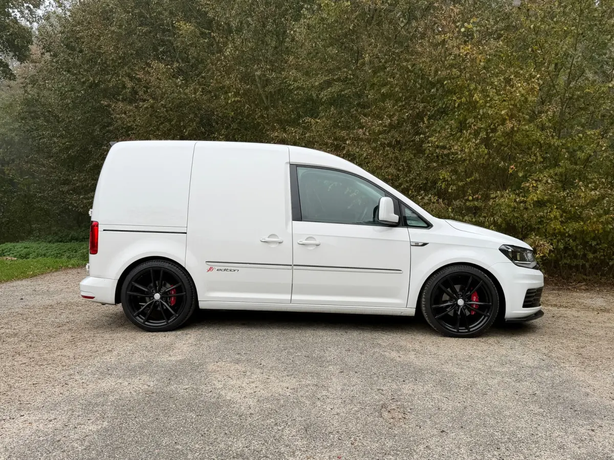 2.0 TDI JB Edition | RS-Leder (Honeycomb) | 19" Lichtmetaal | CarPlay | Trekhaak |