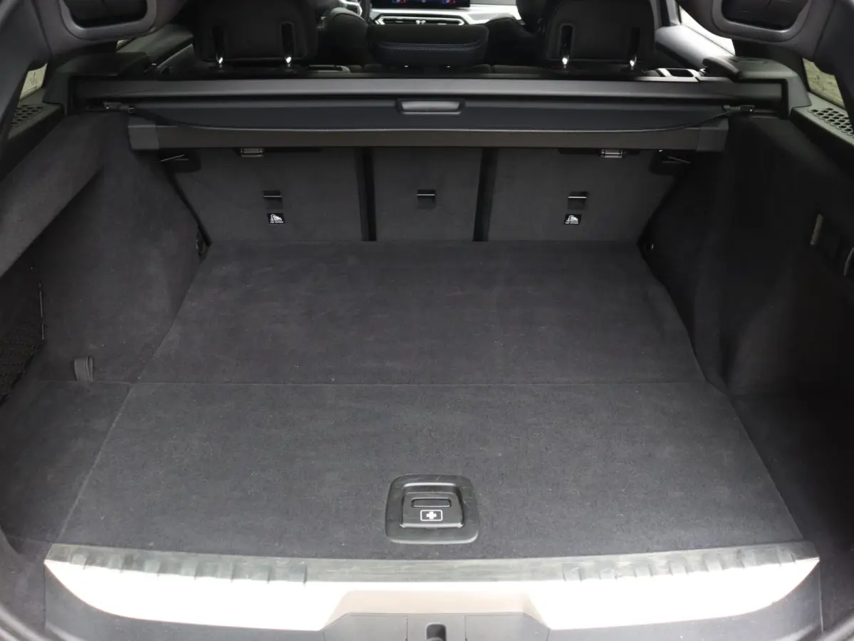 Touring 330e | SoH 95% | M Sportpakket | Panodak | Head-Up | Trekhaak | Elektr. Stoelen | Adaptive Cruise Control | Hi-Fi | Driving Assistant | 19'' LMV