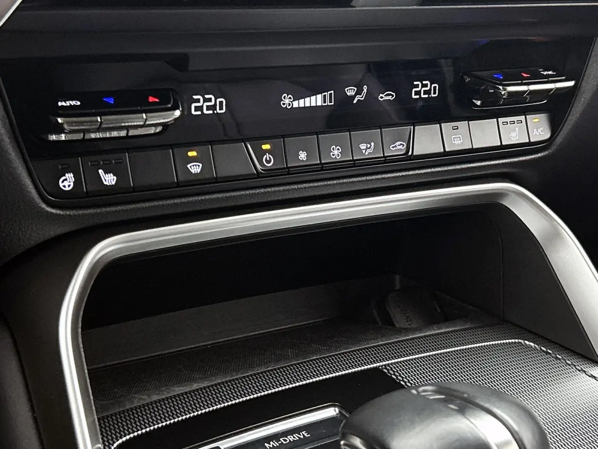 2.5 e-SkyActiv PHEV Homura | CAMERA | NAVIGATIE | STOEL-STUURWIELVERWARMING | HEAD-UP