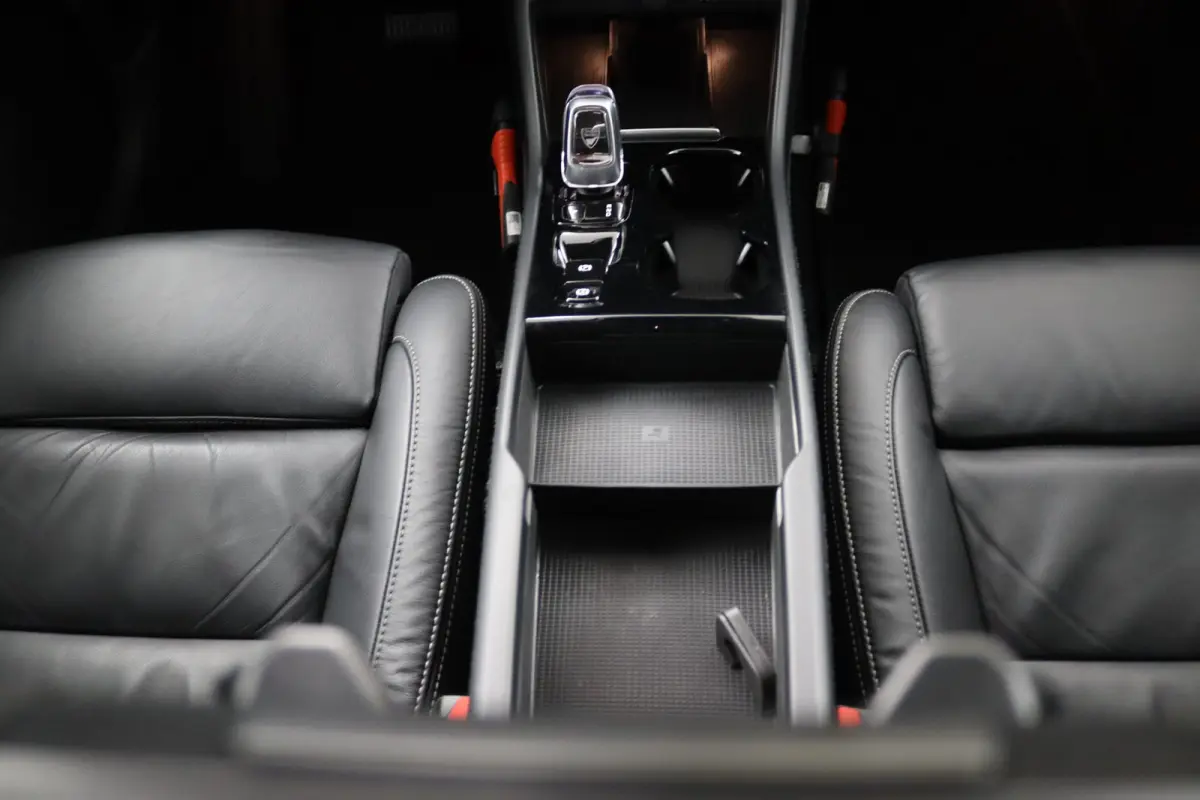 T4 Inscription | Trekhaak | Leder | Adaptive Cruise | SOH 88% | Stoel/Stuurverwarming | LED | 19 Inch | Camera | CarPlay/Android Auto