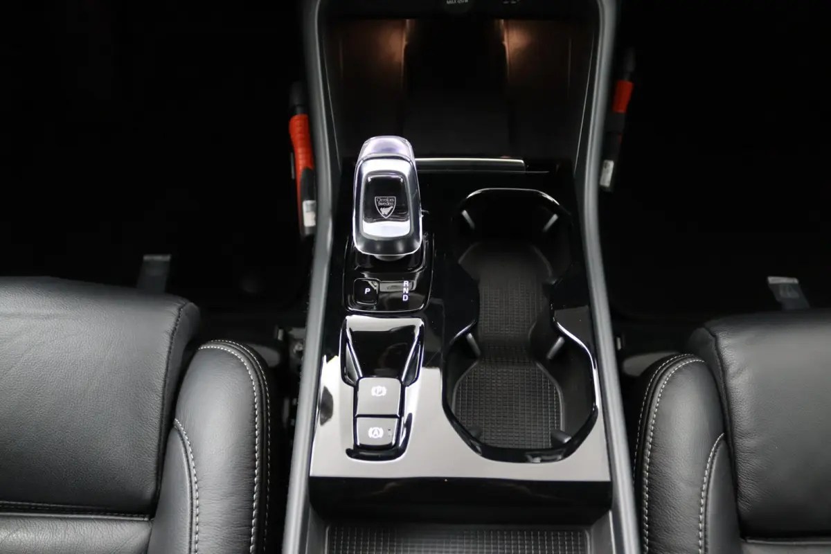 T4 Inscription | Trekhaak | Leder | Adaptive Cruise | SOH 88% | Stoel/Stuurverwarming | LED | 19 Inch | Camera | CarPlay/Android Auto
