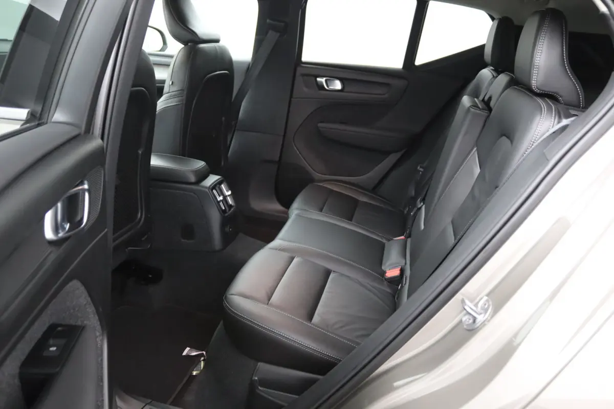 T4 Inscription | Trekhaak | Leder | Adaptive Cruise | SOH 88% | Stoel/Stuurverwarming | LED | 19 Inch | Camera | CarPlay/Android Auto