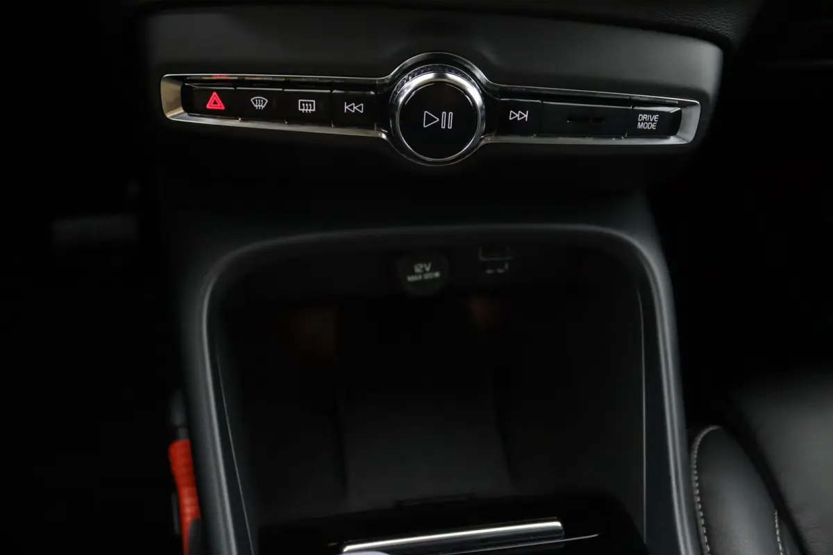 T4 Inscription | Trekhaak | Leder | Adaptive Cruise | SOH 88% | Stoel/Stuurverwarming | LED | 19 Inch | Camera | CarPlay/Android Auto