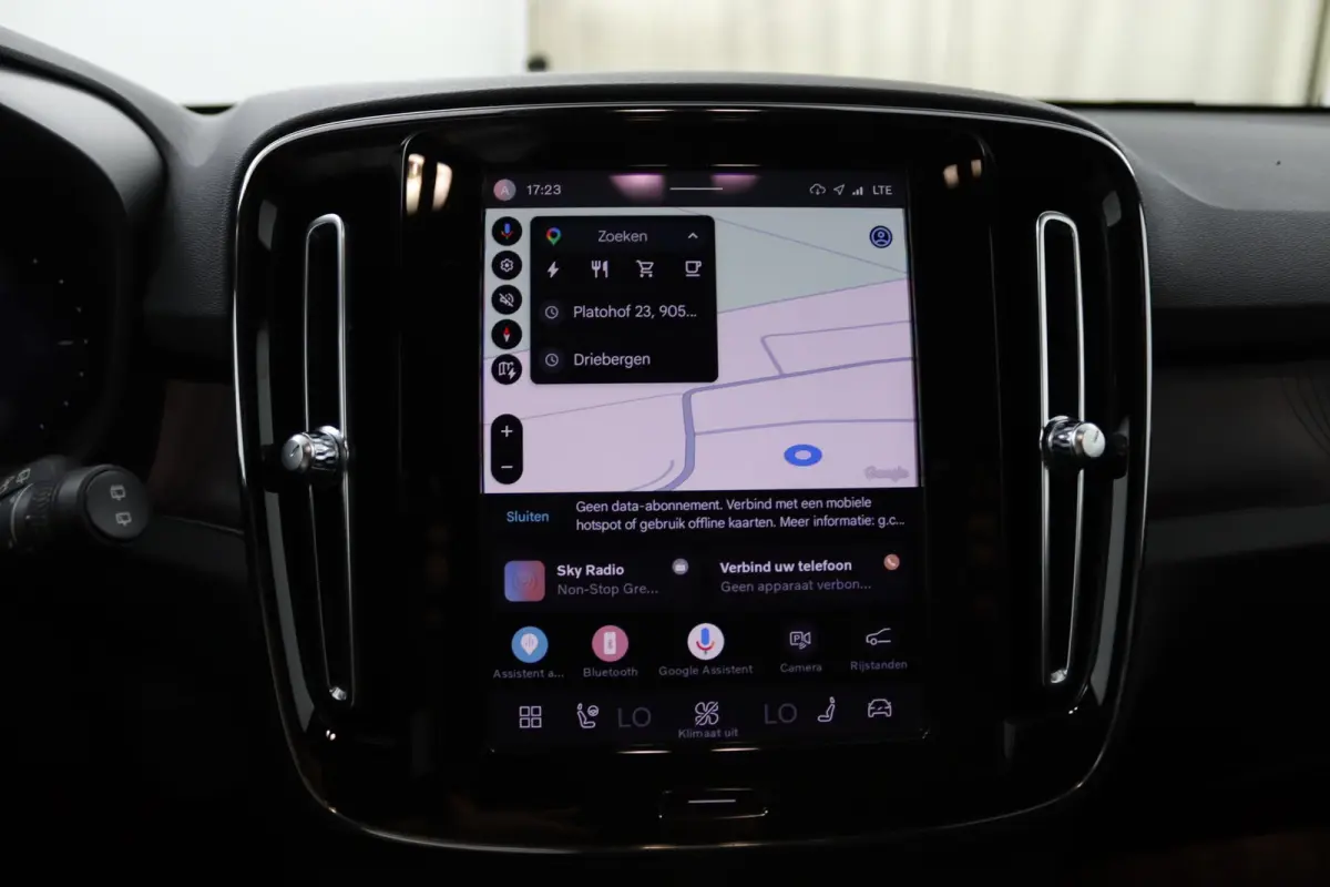 Plus 70 kWh | Adaptive Cruise | SOH 94% | BLIS | Camera | DAB | Luxe Bekelding | CarPlay/Android Auto | Elektrische Achterklep | Privacy Glass