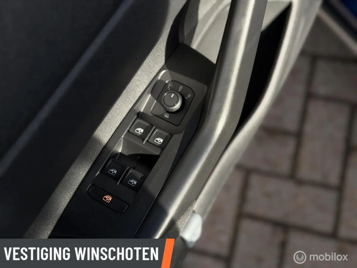 1.0 TSI Life Business met slechts 54.612 km!!