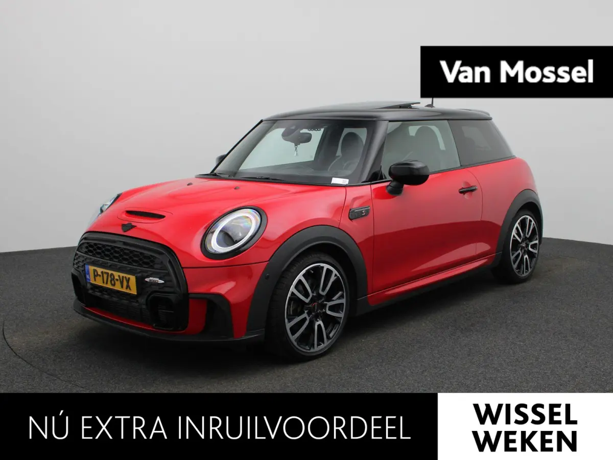 2.0 Cooper S John Cooper Works | Automaat| Panoramadak | Climate Control | Cruise Control | Stoelverwarming | Achteruitrijcamera |