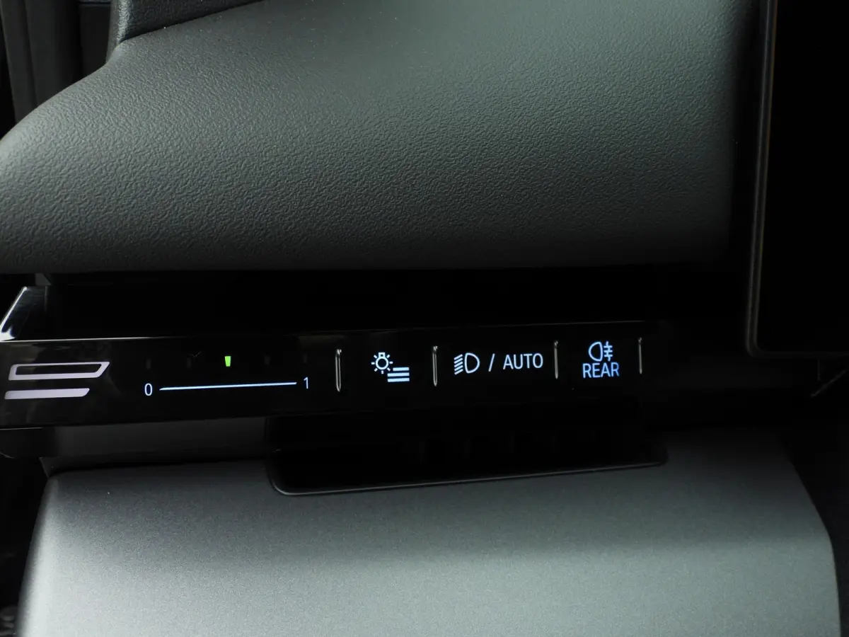 520i | LED | HUD | Active cruise | Trekhaak | Sportstoelen | DAB | Harman-kardon sound | Alu 19 inch