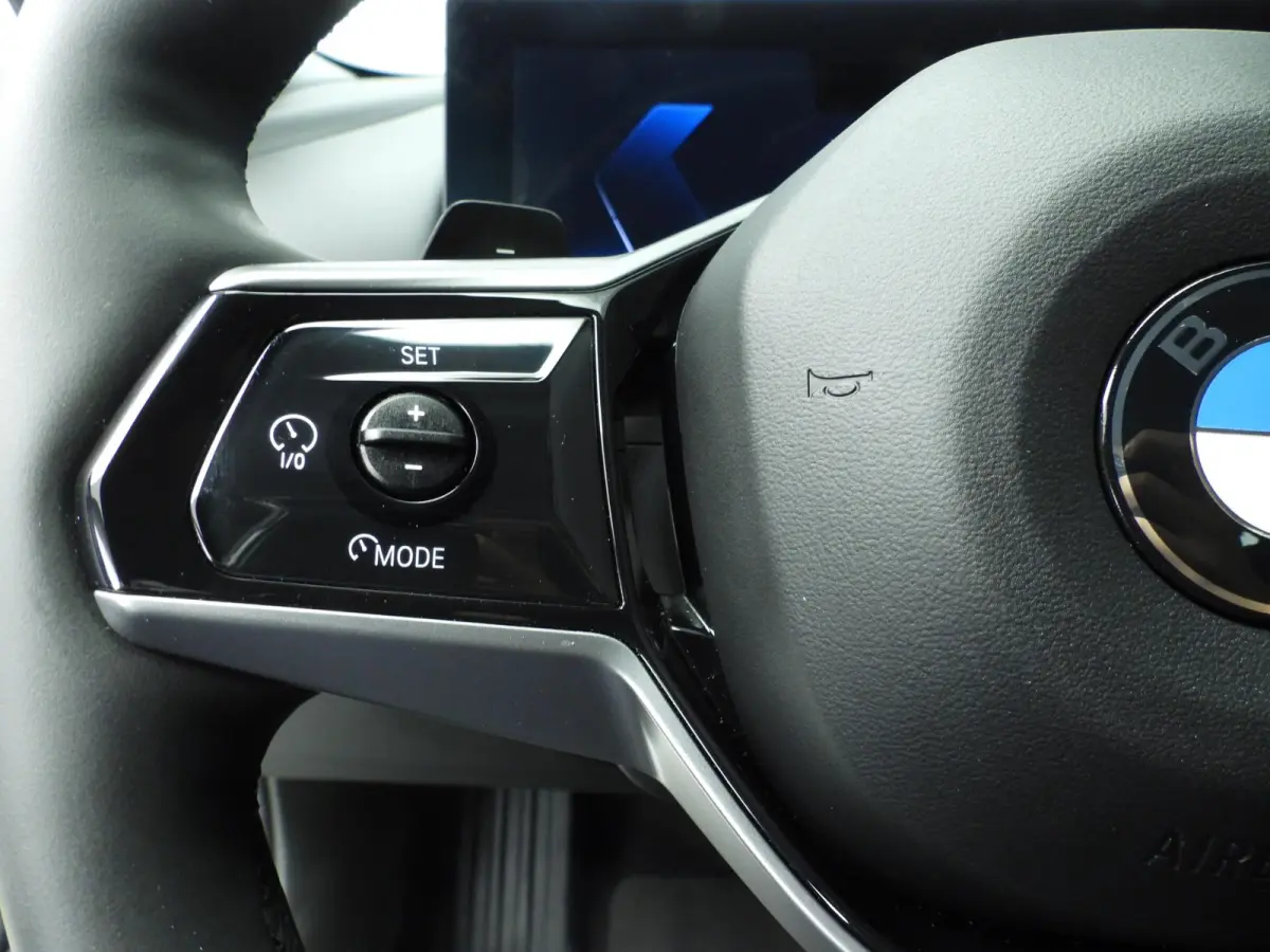 520i | LED | HUD | Active cruise | Trekhaak | Sportstoelen | DAB | Harman-kardon sound | Alu 19 inch